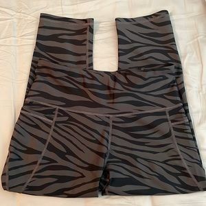 High-Waisted Elevate Powersoft Side-Pocket Crop Leggings for Women - Black Zebra
